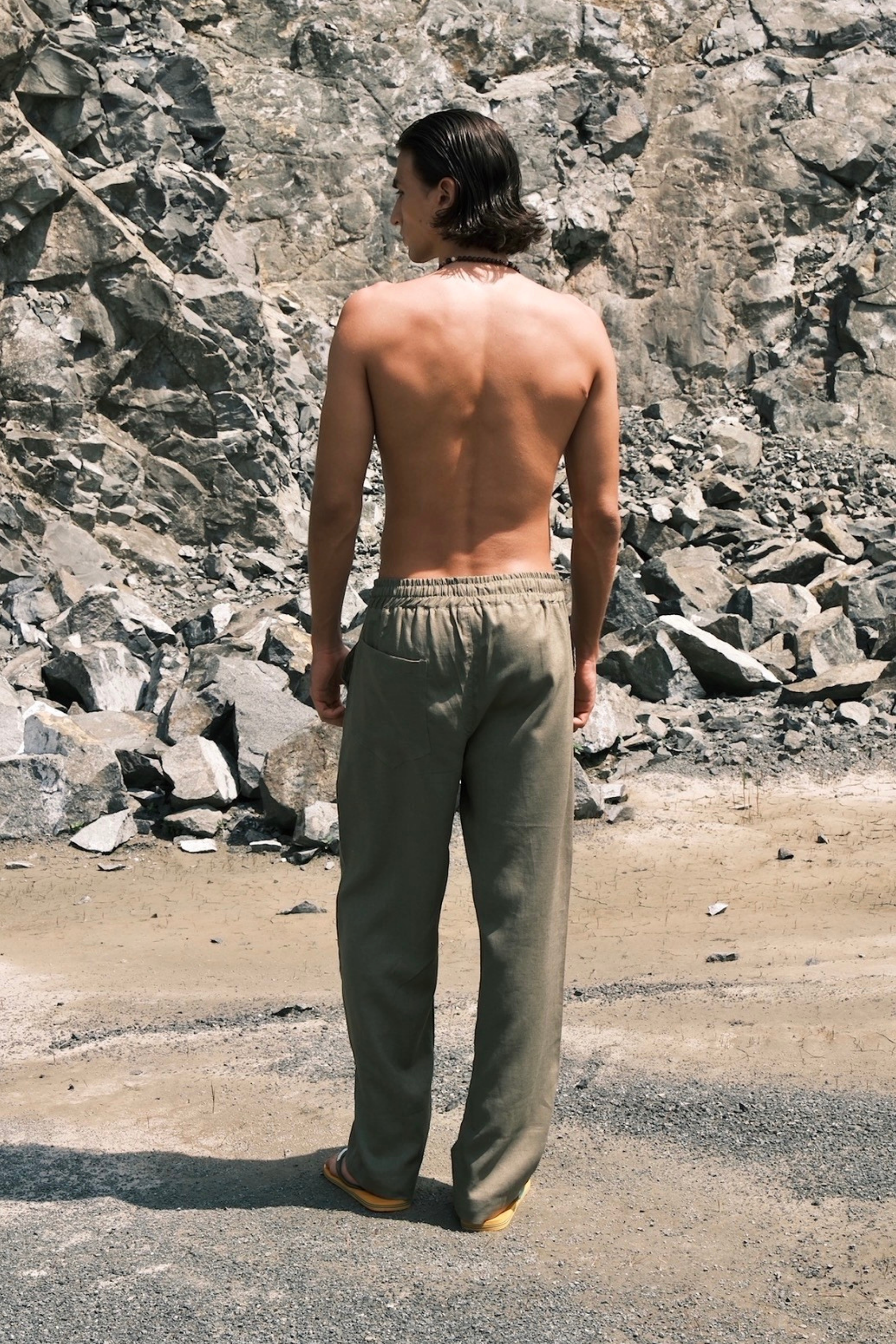 PANTALÓN SOMBRA OLIVA